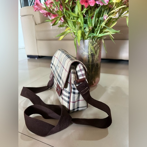 Burberry vintage crossbody unisex bag. Used gently. - Picture 10 of 16